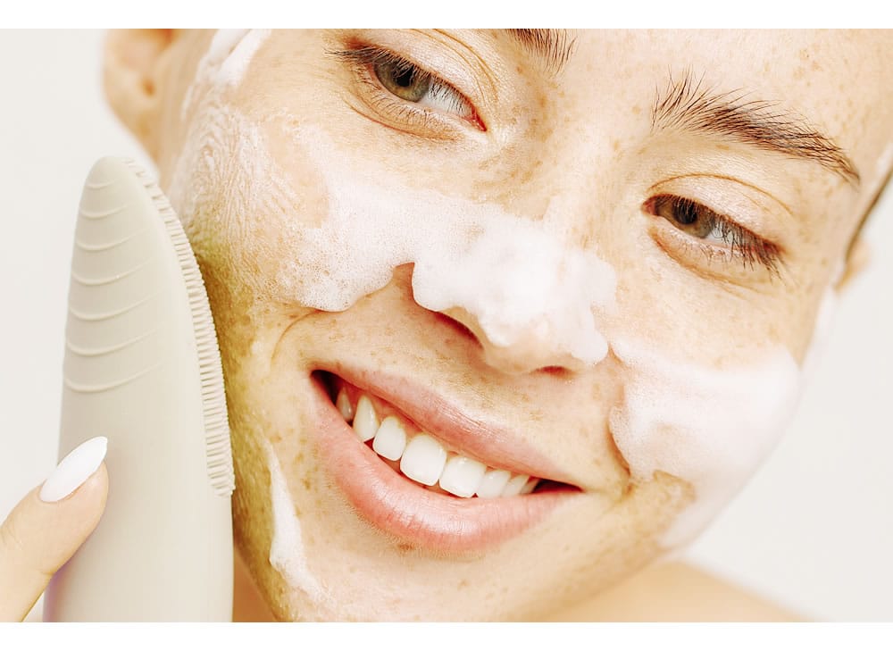 emi facial cleasing tool